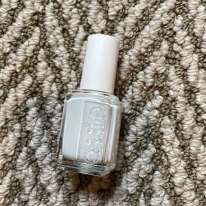 Essie “blanc”